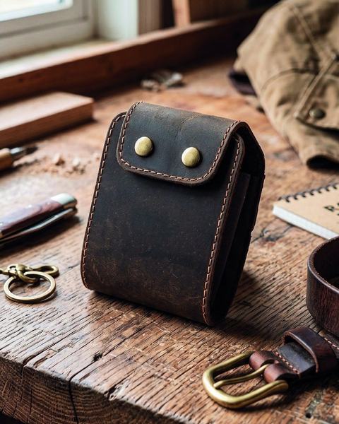 Card holder, CH26-9049, in cow oil pull-up leather